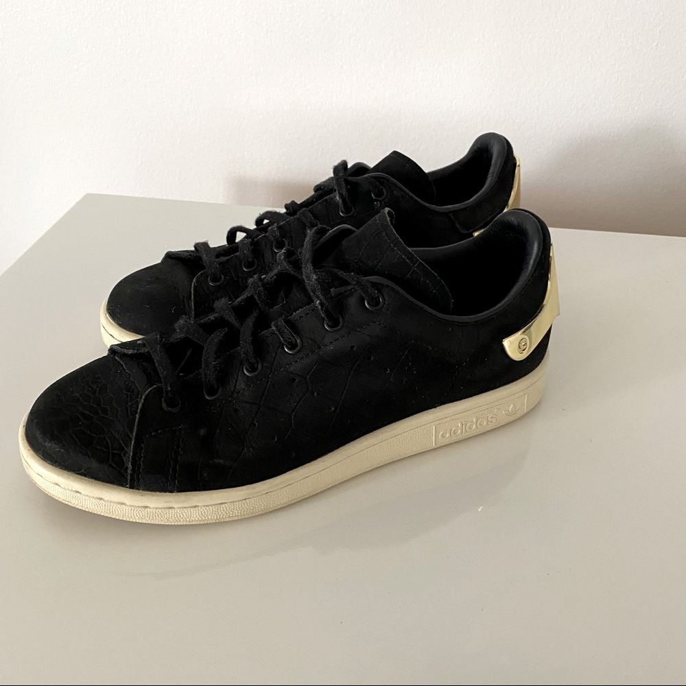 Adidas Sneakers with gold detail